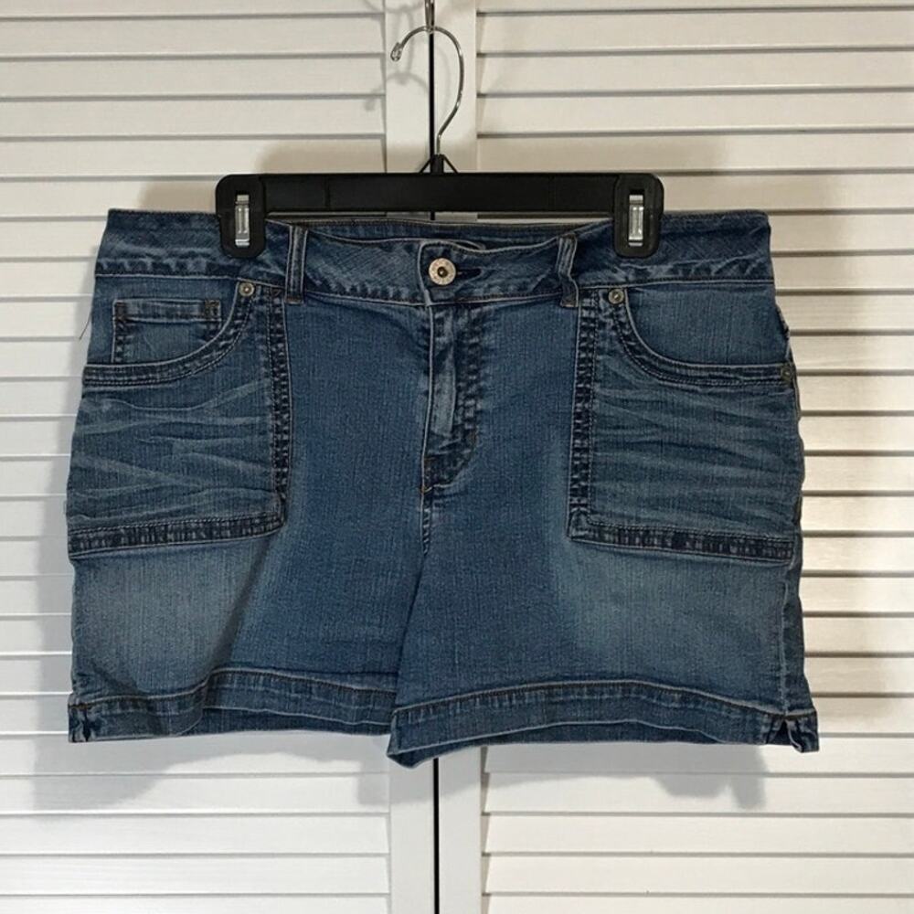 Cato Mid Rise Medium Wash Blue Denim Cargo Jean Shorts 16
